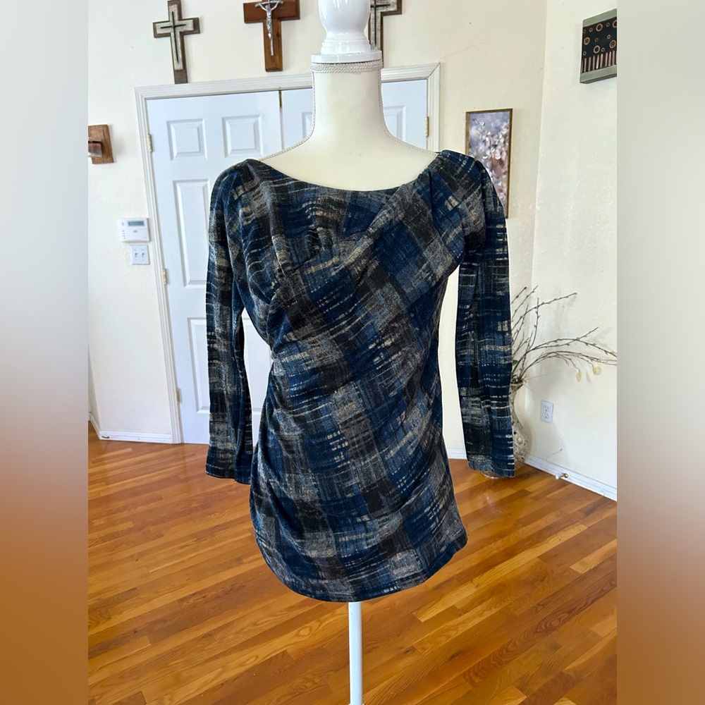 IQ Paris Long Sleeve Top in Women’s Small